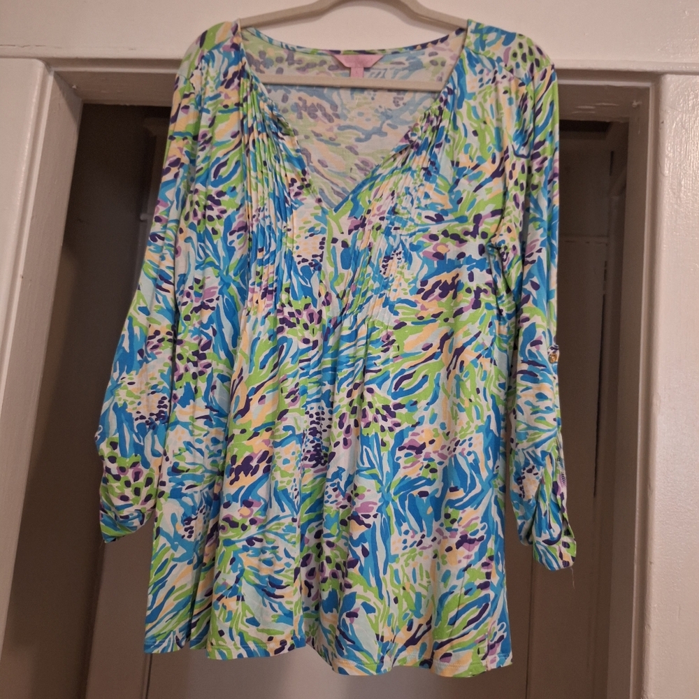 Lilly Pulitzer Womens Long Sleeve V Neckline Tunic Top Blue Green Floral Print.
